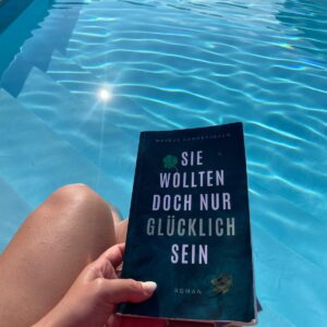 "Sie wollten doch nur glücklich sein" am Pool.